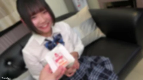 FC2-PPV-3117128 A sophomore in her teens with a cute smile who picked her up at a fast food restaurant. Beautiful big breasts with a young face and a plump body in uniform are too lewd. If you say “Put it inside …”, you have no choice but to c